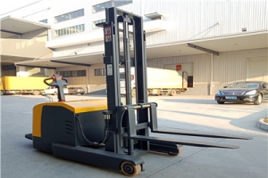 如何正確操作前移式叉車及注意事項？