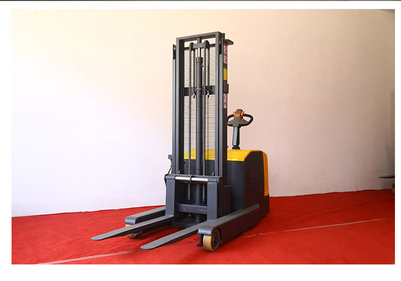 重型全電動堆高車3