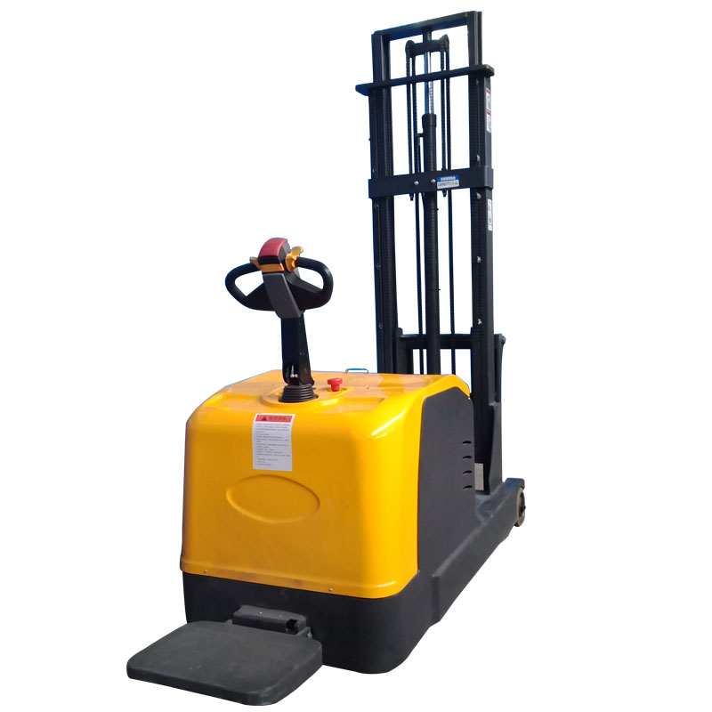 全電動(dòng)堆高車生產(chǎn)廠家操作堆高車要注意什么