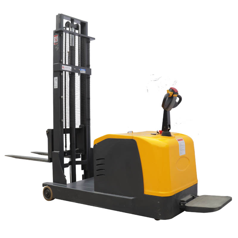 全電動(dòng)堆高車生產(chǎn)廠家操作堆高車要注意什么