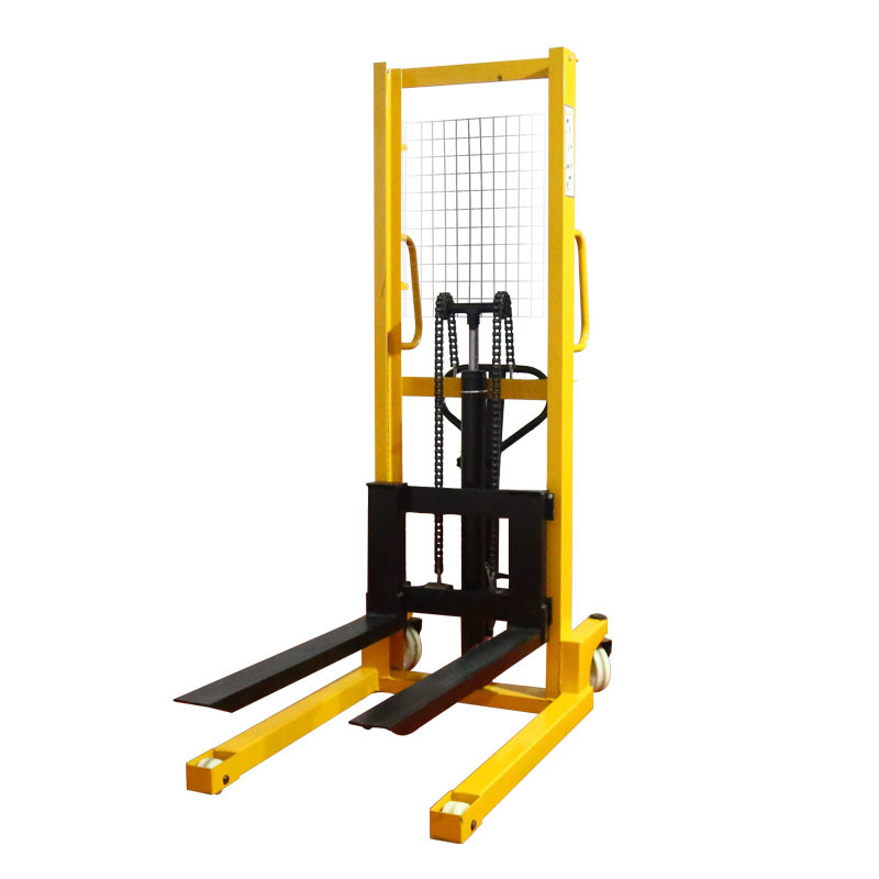 倉儲(chǔ)叉車廠家批發(fā)的手動(dòng)堆高車有什么特點(diǎn)