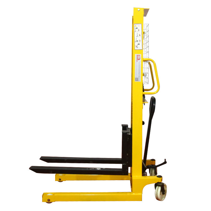 倉儲(chǔ)叉車廠家批發(fā)的手動(dòng)堆高車有什么特點(diǎn)