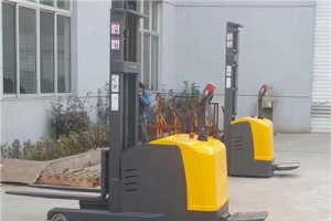 電動堆高車叉車為什么會出現(xiàn)漏油現(xiàn)象？