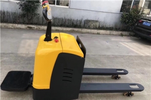 酷暑的夏日電動(dòng)平臺(tái)搬運(yùn)車應(yīng)該如何保養(yǎng)？?