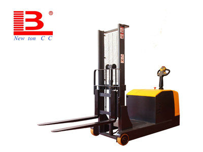 平衡重全電動(dòng)堆高車