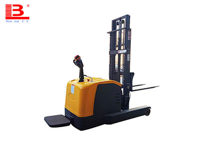 全電動(dòng)前移式堆高車(chē)