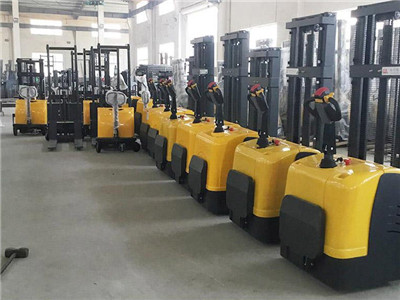 電動(dòng)式堆高車(chē)