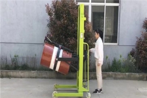 手動(dòng)油桶搬運(yùn)堆高車在使用中會(huì)出現(xiàn)哪些問題？如何快速解決？