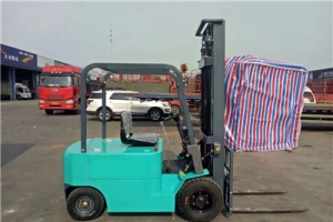 倉儲(chǔ)電動(dòng)叉車廠家提示電動(dòng)叉車到底要怎么保養(yǎng)？