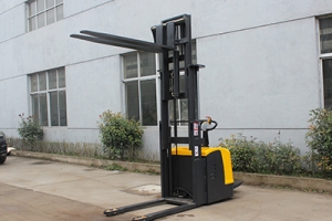 全電動(dòng)搬運(yùn)堆高車對(duì)工作人員有什么好處？