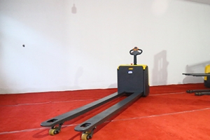 電動(dòng)托盤搬運(yùn)車的蓄電池如何挑選？