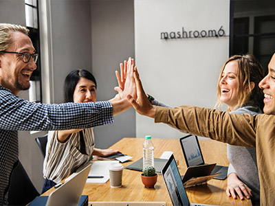 電動(dòng)叉車廠家