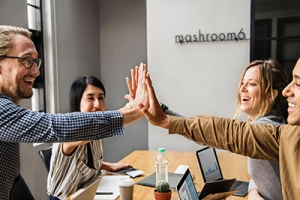 電動(dòng)叉車廠家如何優(yōu)化團(tuán)隊(duì)中上下級(jí)關(guān)系？