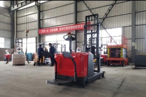 前移式叉車(chē)的轉(zhuǎn)向裝置和制動(dòng)系統(tǒng)