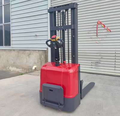 全電動(dòng)堆高車