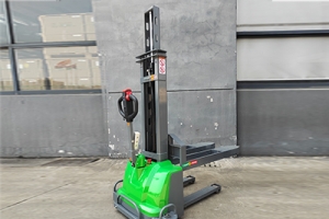 隨車(chē)叉車(chē)：物流運(yùn)輸?shù)母咝ъ`動(dòng)之翼