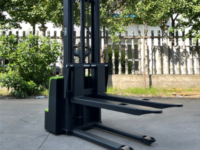 新牛頓電動(dòng)堆垛車